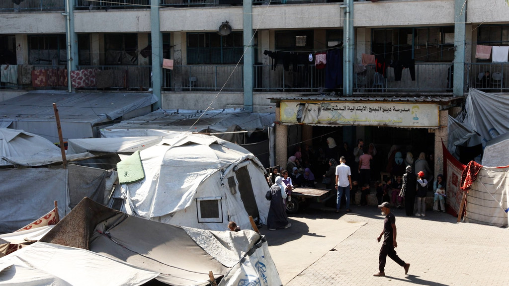 مدرسة دير البلح الابتدائية المشتركة التي تديرها وكالة الأونروا.